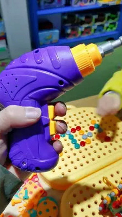 亲子互动新宠 挺力类玩具，培养孩子的动手能力和协作精神